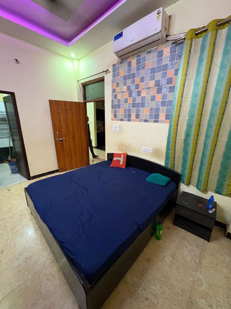 Room, gomti nagar Pg For Boys & Girls In Gomti Nagar 9758972