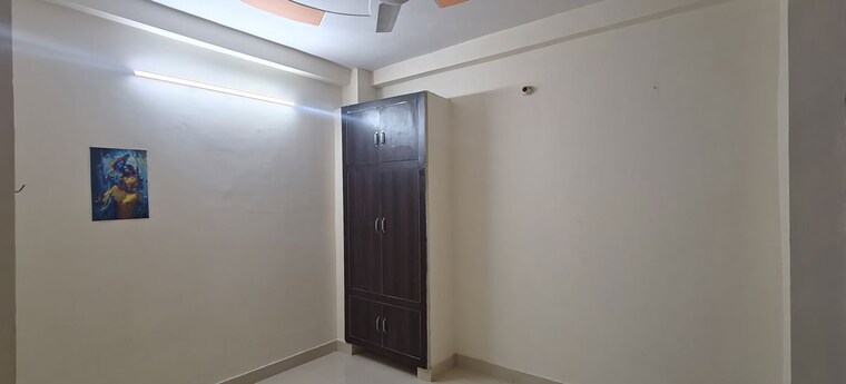 Room, samaspur village 1 Bedroom 450 Sq.Ft. Builder Floor In Samaspur Village Delhi 9759048