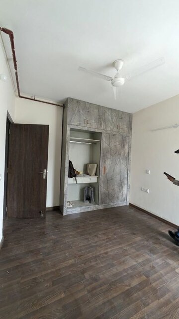 Room in 2 BHK Apartment at Signature Global City, Sector 37d – for Rent