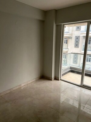 Room in 2 BHK Apartment at Signature Global City, Sector 37d – for Rent