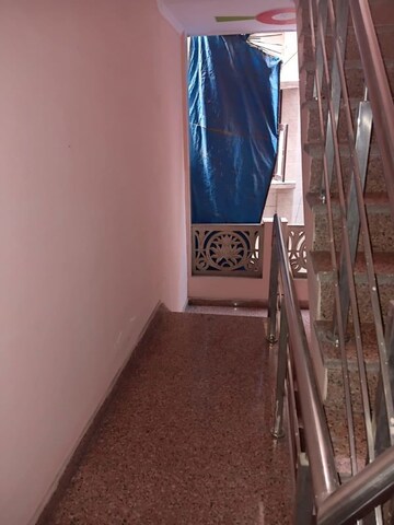 Furnished Amenities in 2 BHK Builder Floor at Nirman Vihar – for Rent