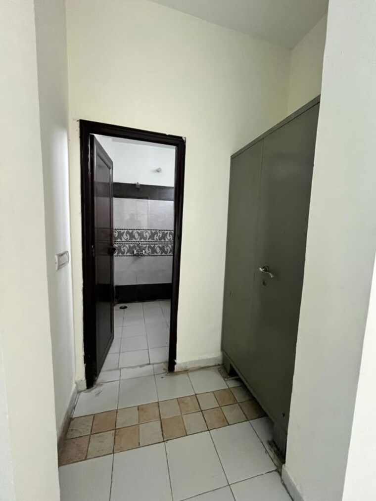 Room, sector 38 2 Bedroom 1419 Sq.Ft. Builder Floor In Sector 38 Gurgaon 9759134