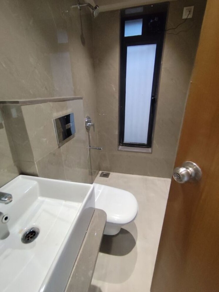 Bathroom, goregaon east 1 Bedroom 410 Sq.Ft. Apartment In Goregaon East Mumbai 9759184