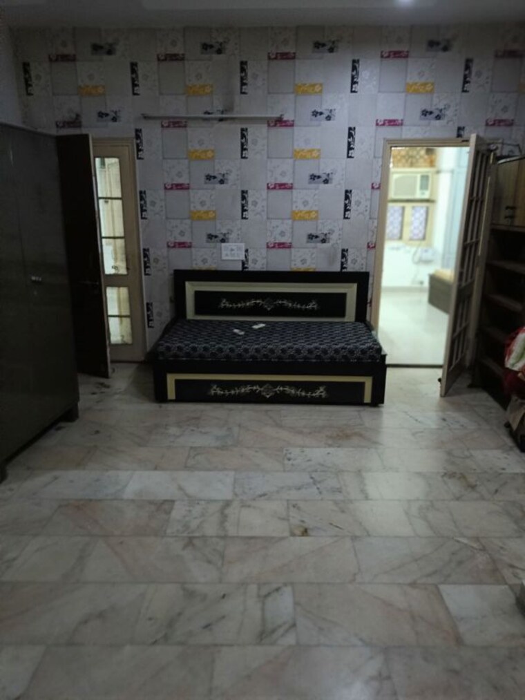  Parking, sector 23 2 Bedroom 1950 Sq.Ft. Independent House In Sector 23 Noida 9759314