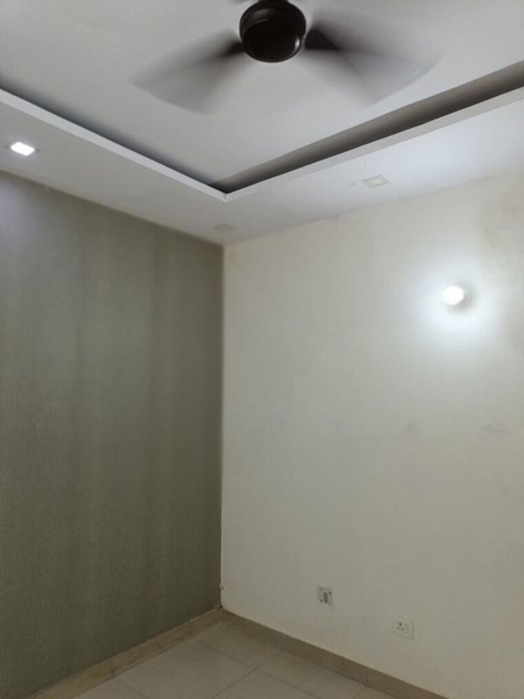 Room, sector 23 2 Bedroom 1950 Sq.Ft. Independent House In Sector 23 Noida 9759314