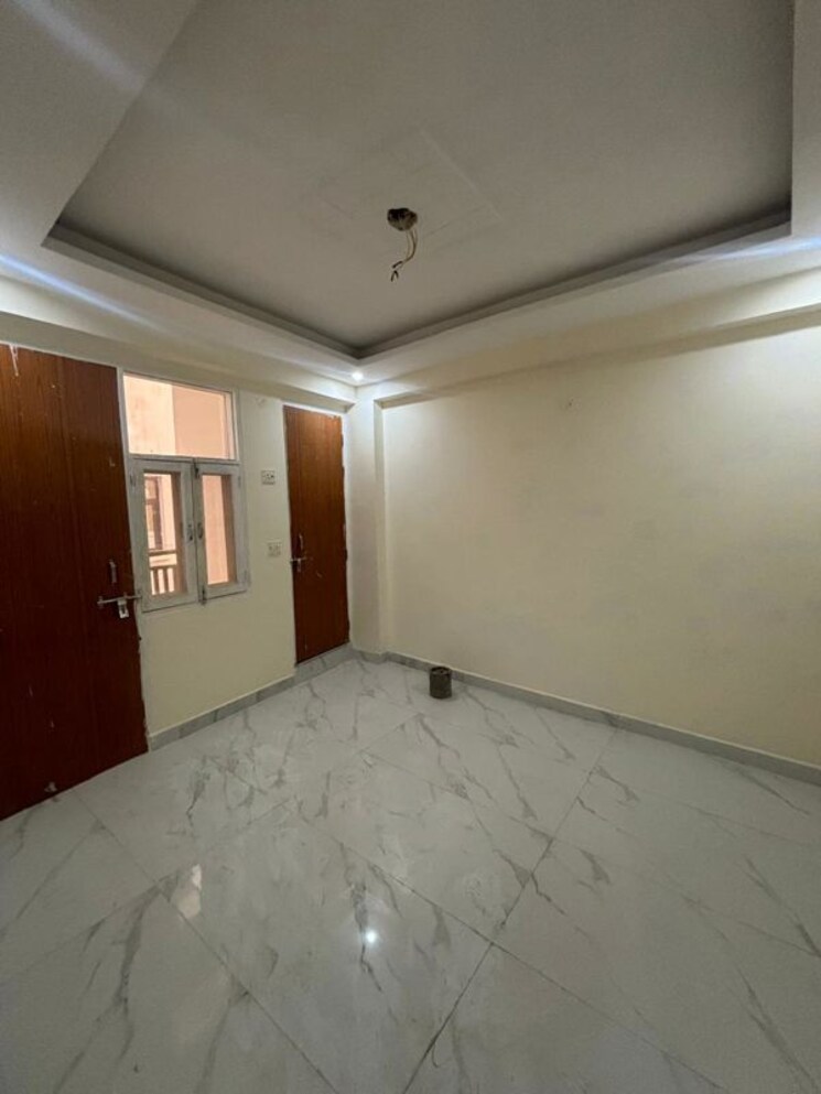 Room, sector 52 2 Bedroom 2350 Sq.Ft. Independent House In Sector 52 Noida 9759343