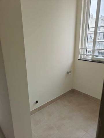 Room in 3 BHK Independent House at Dlf Phase ii – for Sale