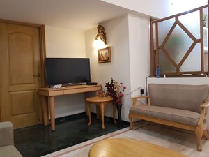 Room in 1 BHK Apartment at Bandra West – for Rent