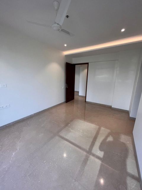 3 BHK + Servant Room Apartment For Rent in Tata Glen Eagle