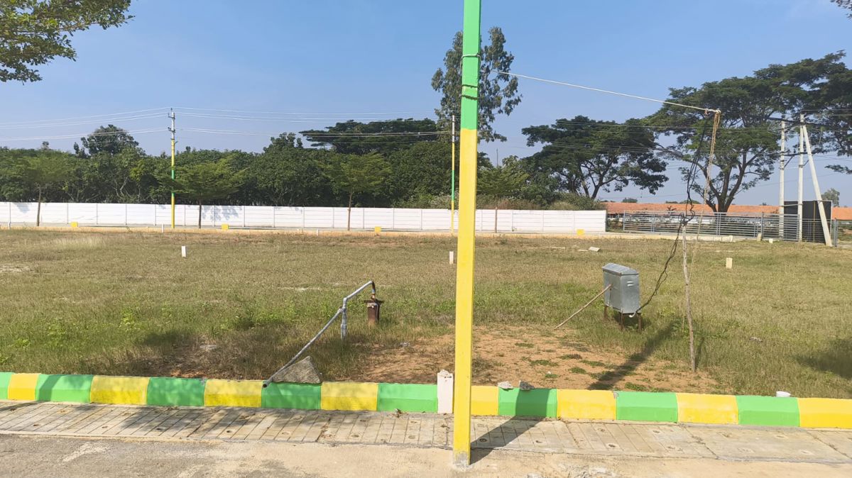 Plot For Sale in Mullur