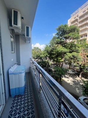 Balcony in 1.5 BHK Builder Floor at Minarch Tower, Sector 44 – for Rent