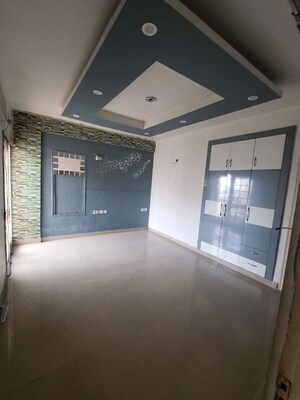 Room in 2.5 BHK Apartment at RPS Savana, Sector 88 – for Rent
