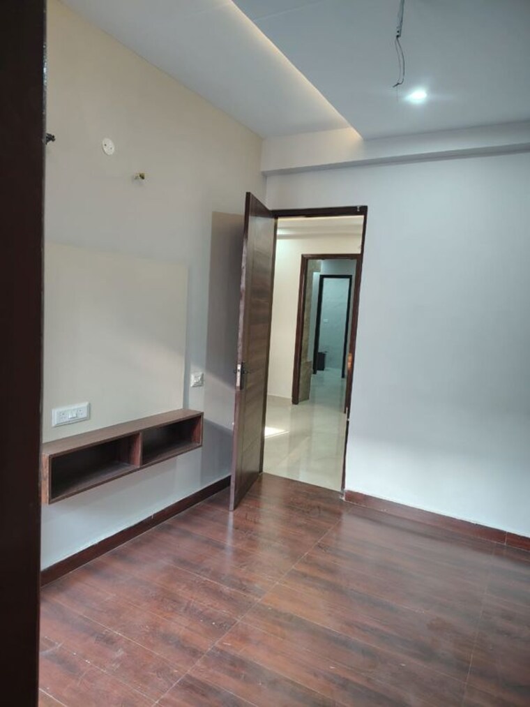 Room, dhakoli 3 Bedroom 110 Sq.Yd. Builder Floor In Dhakoli Zirakpur 9759607