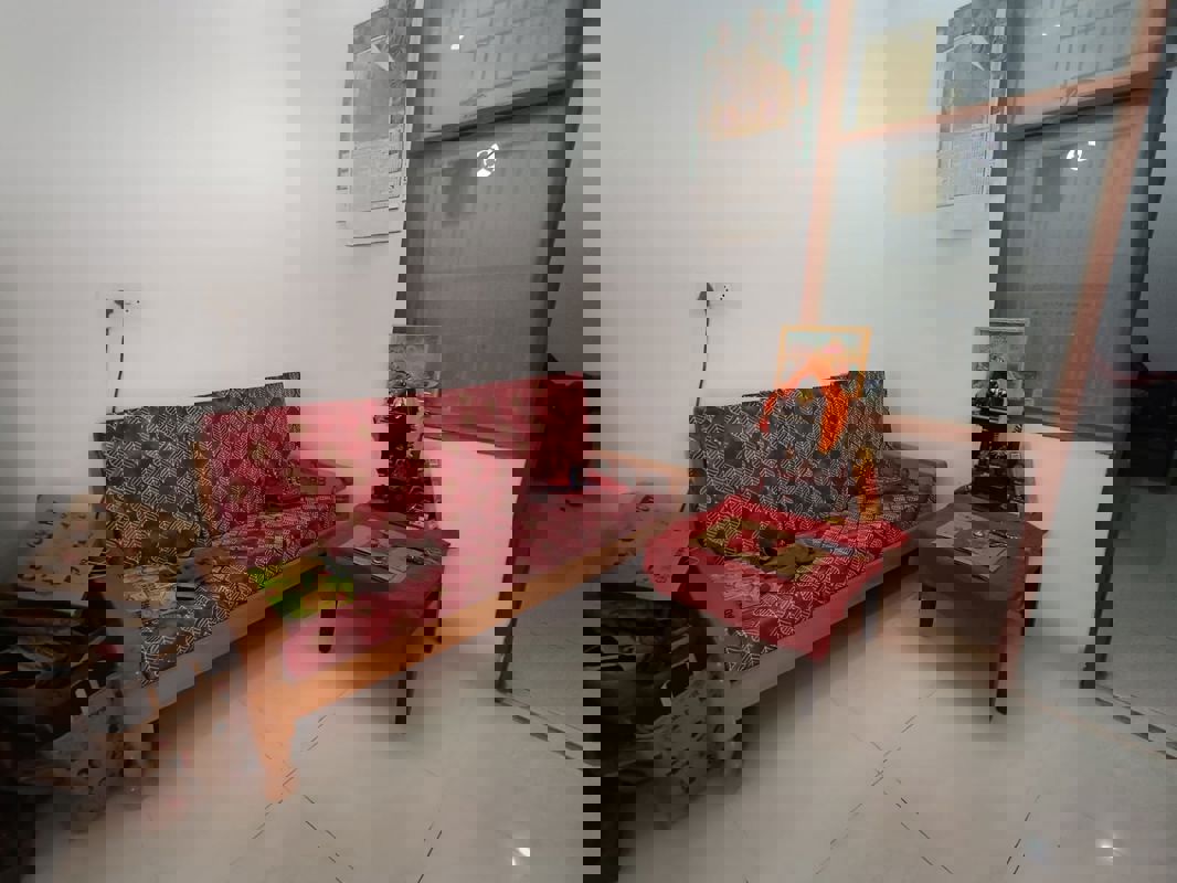 1.5 BHK + Pooja Room,Extra Room Independent House For Rent in Noida Central