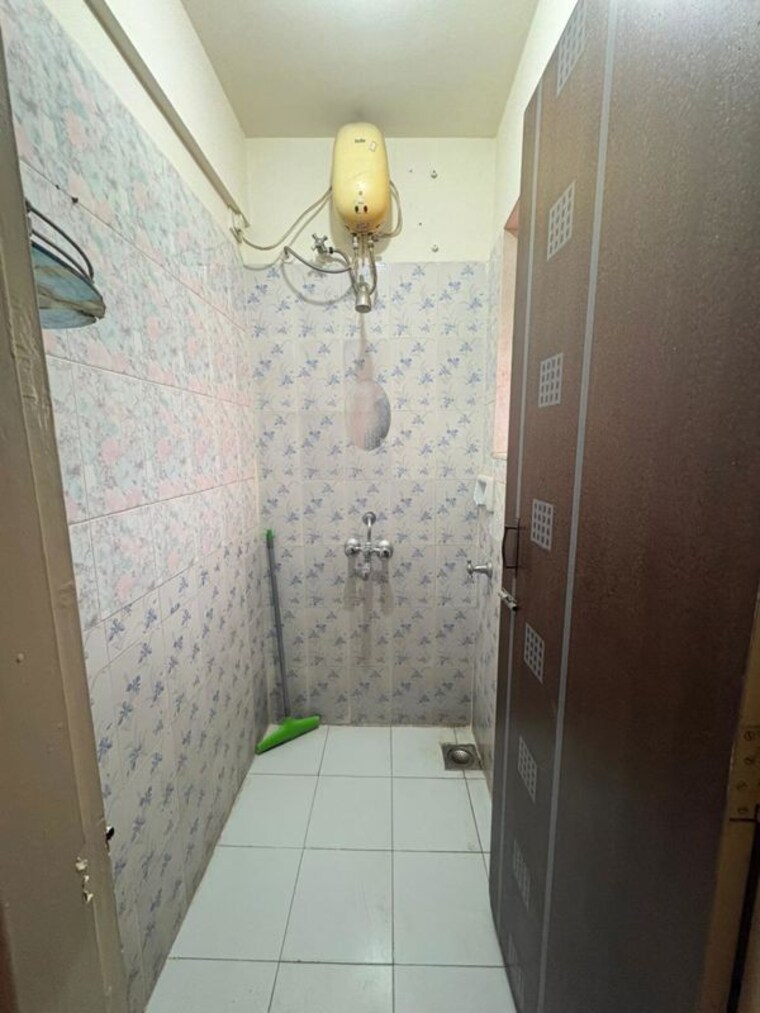 Bathroom, rajnigandha-chs-vasant-vihar 1 Bedroom 424 Sq.Ft. Apartment In Vasant Vihar Thane 9759641
