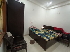 1.5 BHK + Pooja Room,Extra Room Independent House For Rent in Noida Central