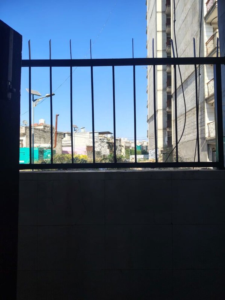 Room, dhakoli 3 Bedroom 118 Sq.Yd. Builder Floor In Dhakoli Zirakpur 9759657