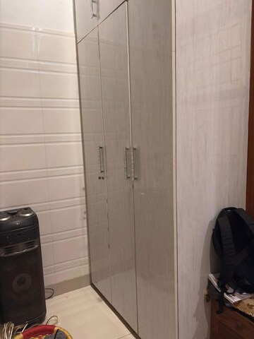 Room in 1.5 BHK Independent House at Noida Central – for Rent