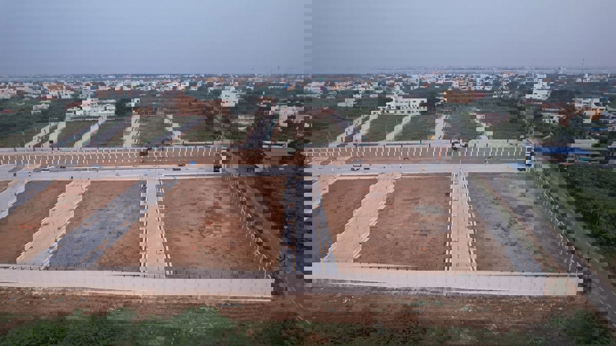 Plot For Sale in Karumandapam