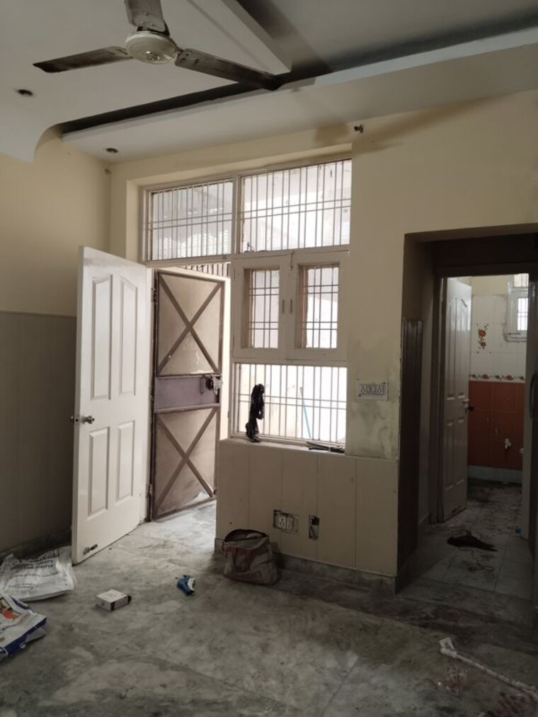 Room, ashoka-enclave-3 2 Bedroom 900 Sq.Ft. Apartment In Sector 35 Faridabad 9759697