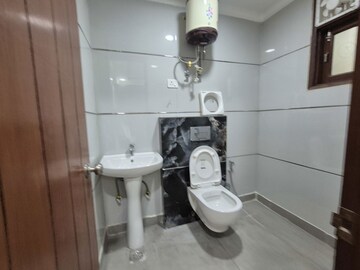 Bathroom in 2 BHK Builder Floor at Palm Residency Chhatarpur, Chattarpur – for Rent