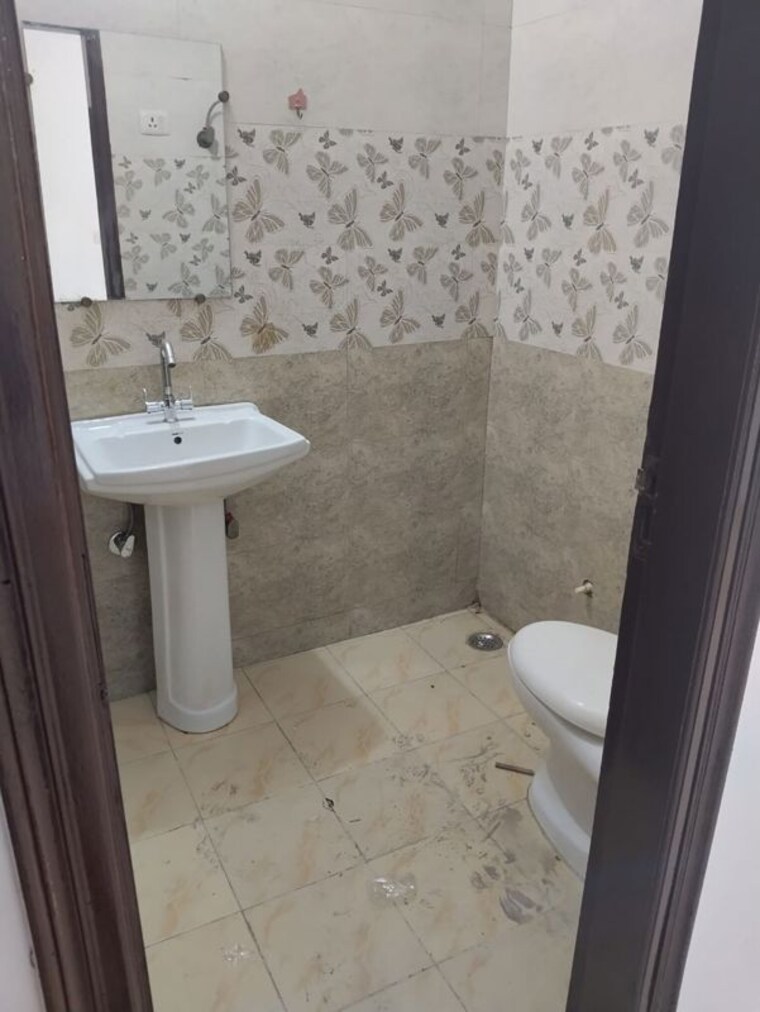 Bathroom, neb sarai 2 Bedroom 950 Sq.Ft. Builder Floor In Neb Sarai Delhi 9759723