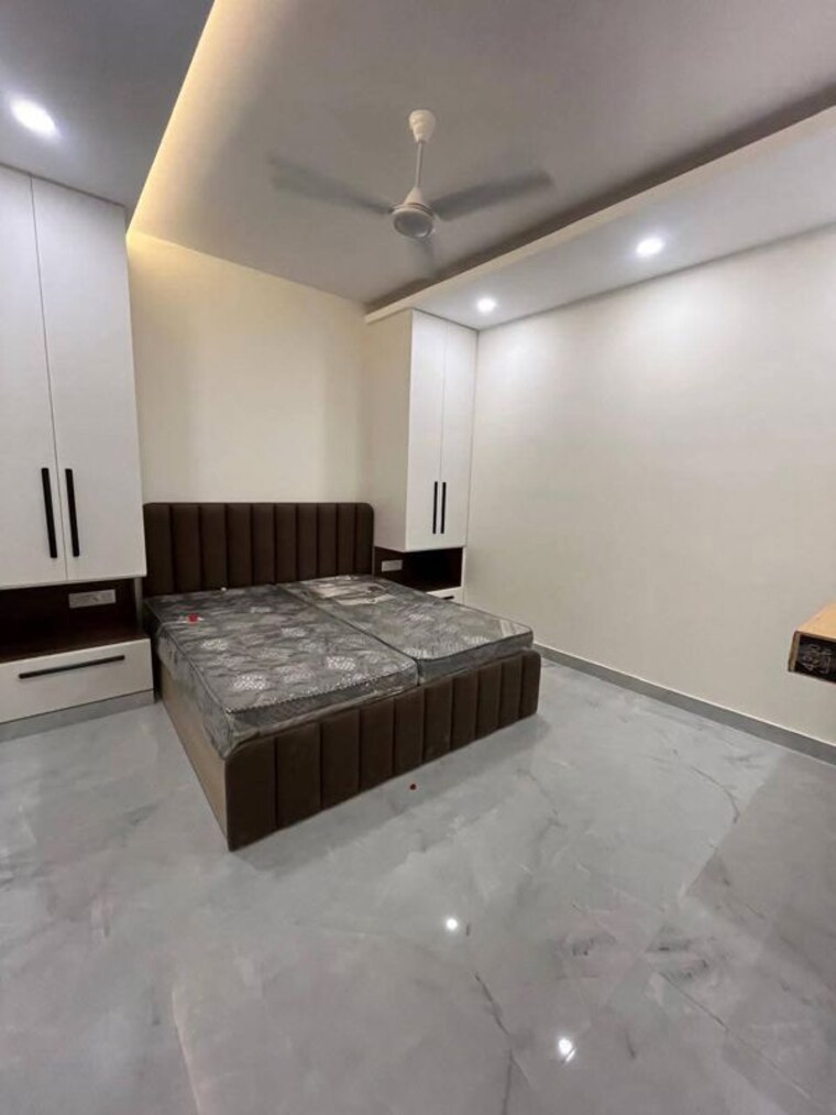 Room, freedom fighters enclave 2 Bedroom 900 Sq.Ft. Apartment In Freedom Fighters Enclave Delhi 9759728