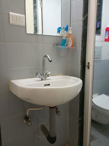 Bathroom in 1 BHK Apartment at Sector 14 Dwarka – for Rent