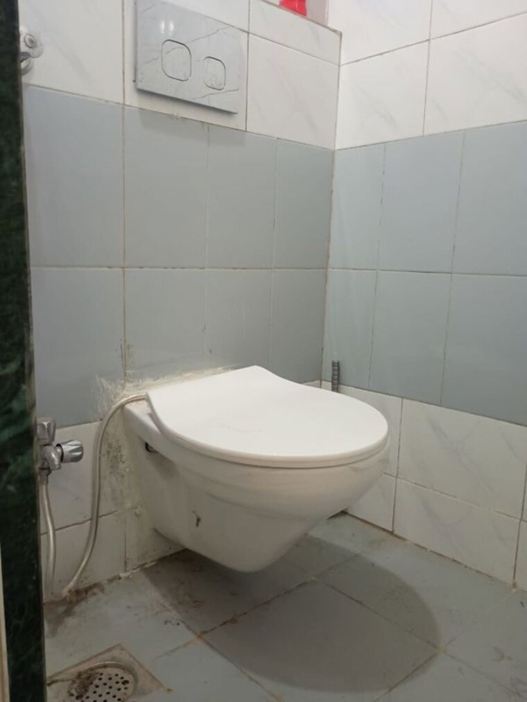 Bathroom, sector 14 dwarka 1 Bedroom 550 Sq.Ft. Apartment In Sector 14 Dwarka Delhi 9689957