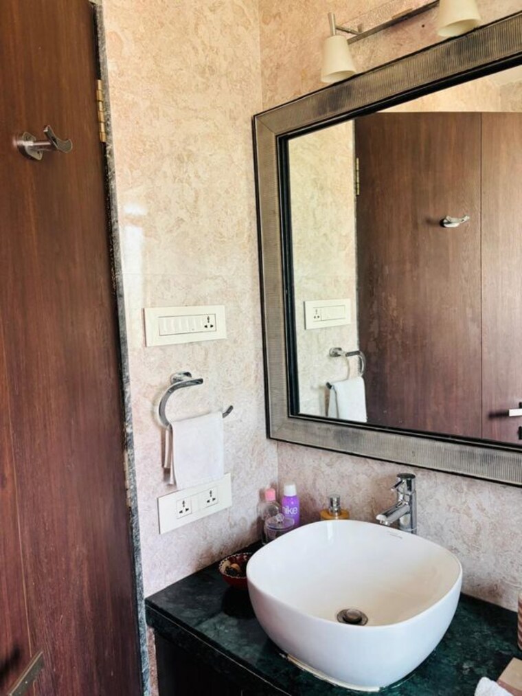Bathroom, metro-house-colaba 4 Bedroom 2400 Sq.Ft. Apartment In Colaba Mumbai 9759690