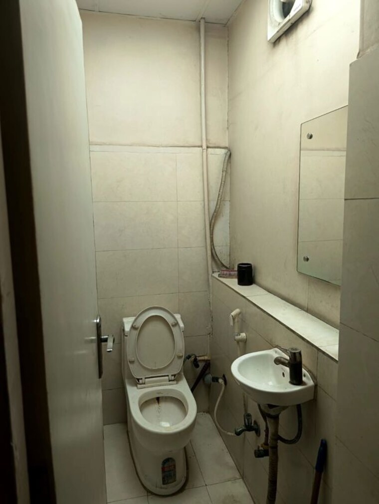 Bathroom, sector 63a Commercial Office Space 250 Sq.Mt. In Sector 63a Noida 9759739