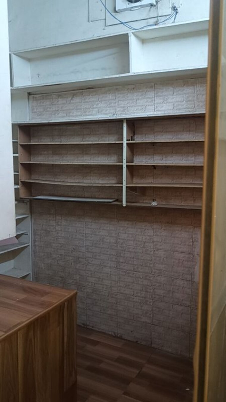 undefined, sector 63a Commercial Office Space 250 Sq.Mt. In Sector 63a Noida 9759739