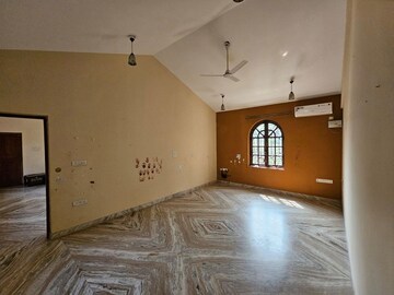 Room in 6 BHK Villa at Parra – for Sale