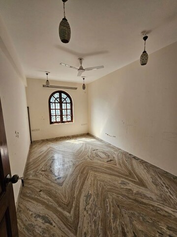 Room in 6 BHK Villa at Parra – for Sale