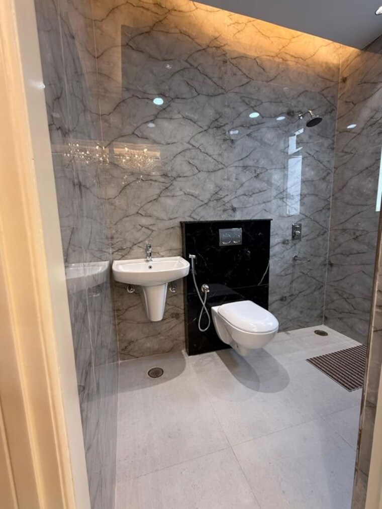 Bathroom, vip road 3 Bedroom 1350 Sq.Ft. Apartment In Vip Road Zirakpur 9759834