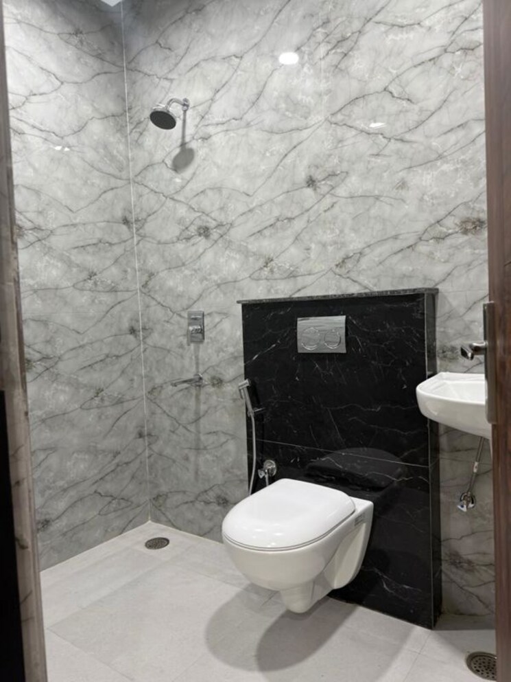 Bathroom, vip road 3 Bedroom 1350 Sq.Ft. Apartment In Vip Road Zirakpur 9759834