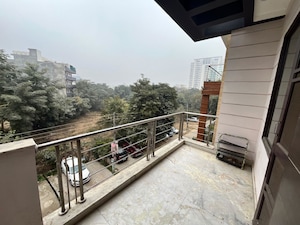 Balcony in 2 BHK Builder Floor at Sector 39 – for Rent