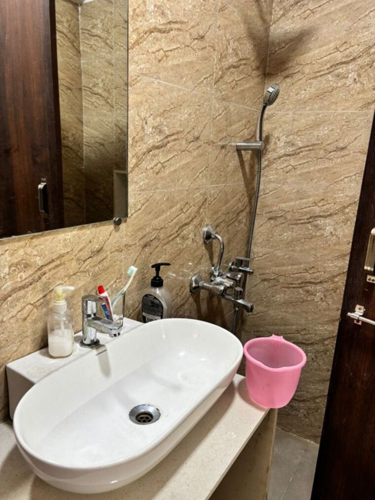 Team Area, dlf phase ii 3 Bedroom 1935 Sq.Ft. Independent House In Dlf Phase ii Gurgaon 9759248