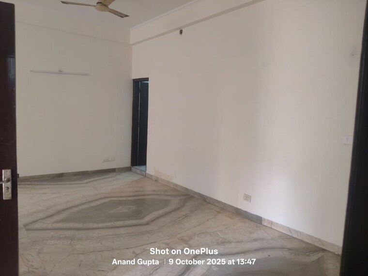 Room, sector 71 Pg For Boys & Girls In Sector 71 9759960