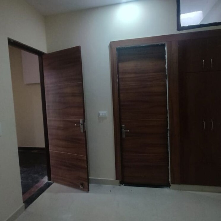 Room, sector 16b greater noida 3 Bedroom 2200 Sq.Ft. Villa In Sector 16b Greater Noida Greater Noida 9760161