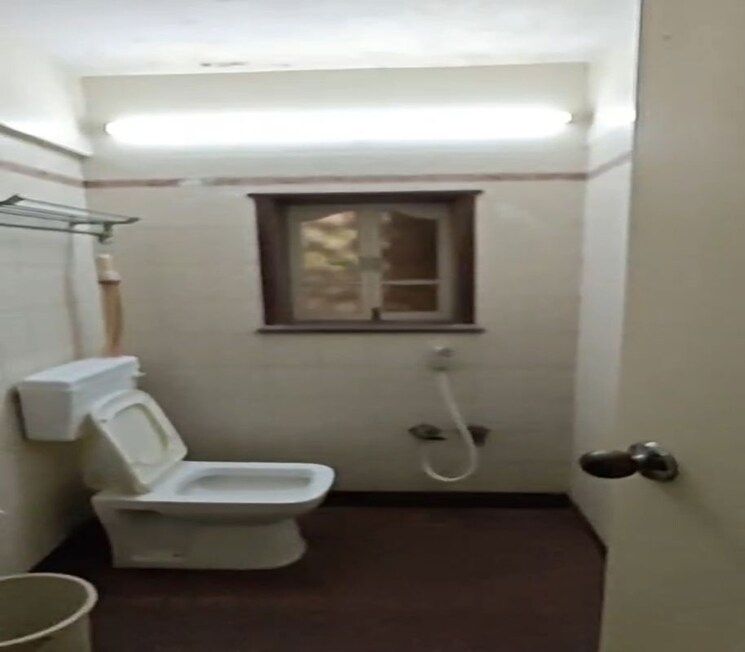 Bathroom, dadar west 2 Bedroom 950 Sq.Ft. Apartment In Dadar West Mumbai 9760132