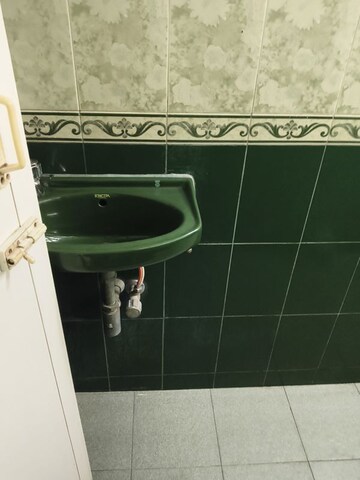 Bathroom in 1 BHK Apartment at Vile Parle East – for Rent