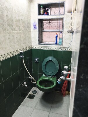 Attached Bathroom in 1 BHK Apartment at Vile Parle East – for Rent