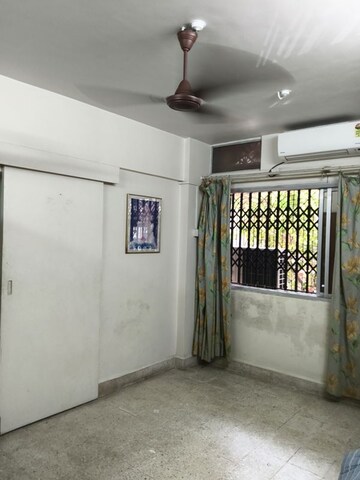 Bedroom in 1 BHK Apartment at Vile Parle East – for Rent
