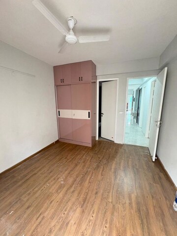 Room in 3 BHK Apartment at Signature Global City, Sector 37d – for Rent