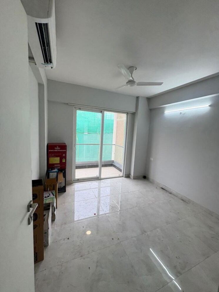 Room, signature-global-city 3 Bedroom 1365 Sq.Ft. Apartment In Sector 37d Gurgaon 9760187