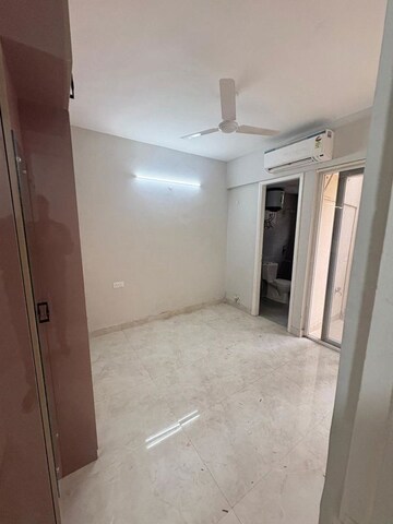 Room in 3 BHK Apartment at Signature Global City, Sector 37d – for Rent