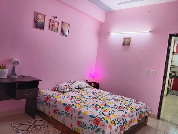 Bedroom, aditya-celebrity-homes 1 Bedroom 550 Sq.Ft. Apartment In Sector 76 Noida 9760235