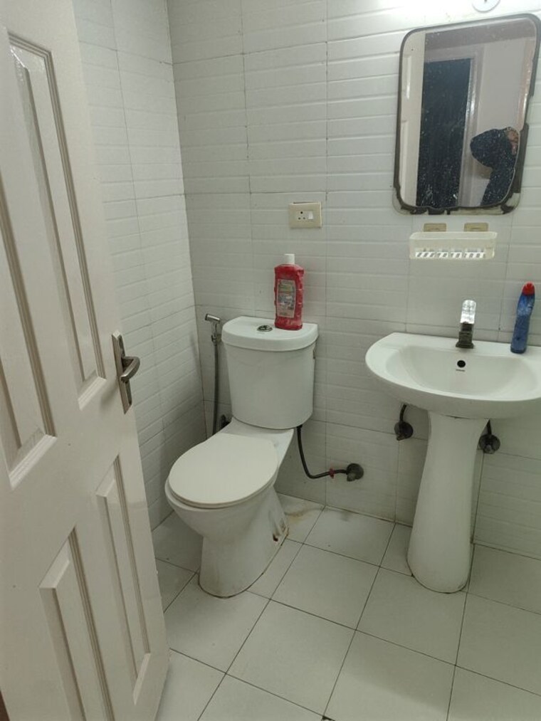 Bathroom, aditya-celebrity-homes 1 Bedroom 550 Sq.Ft. Apartment In Sector 76 Noida 9760235