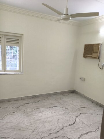 Room in 1 BHK Apartment at Vile Parle East – for Rent